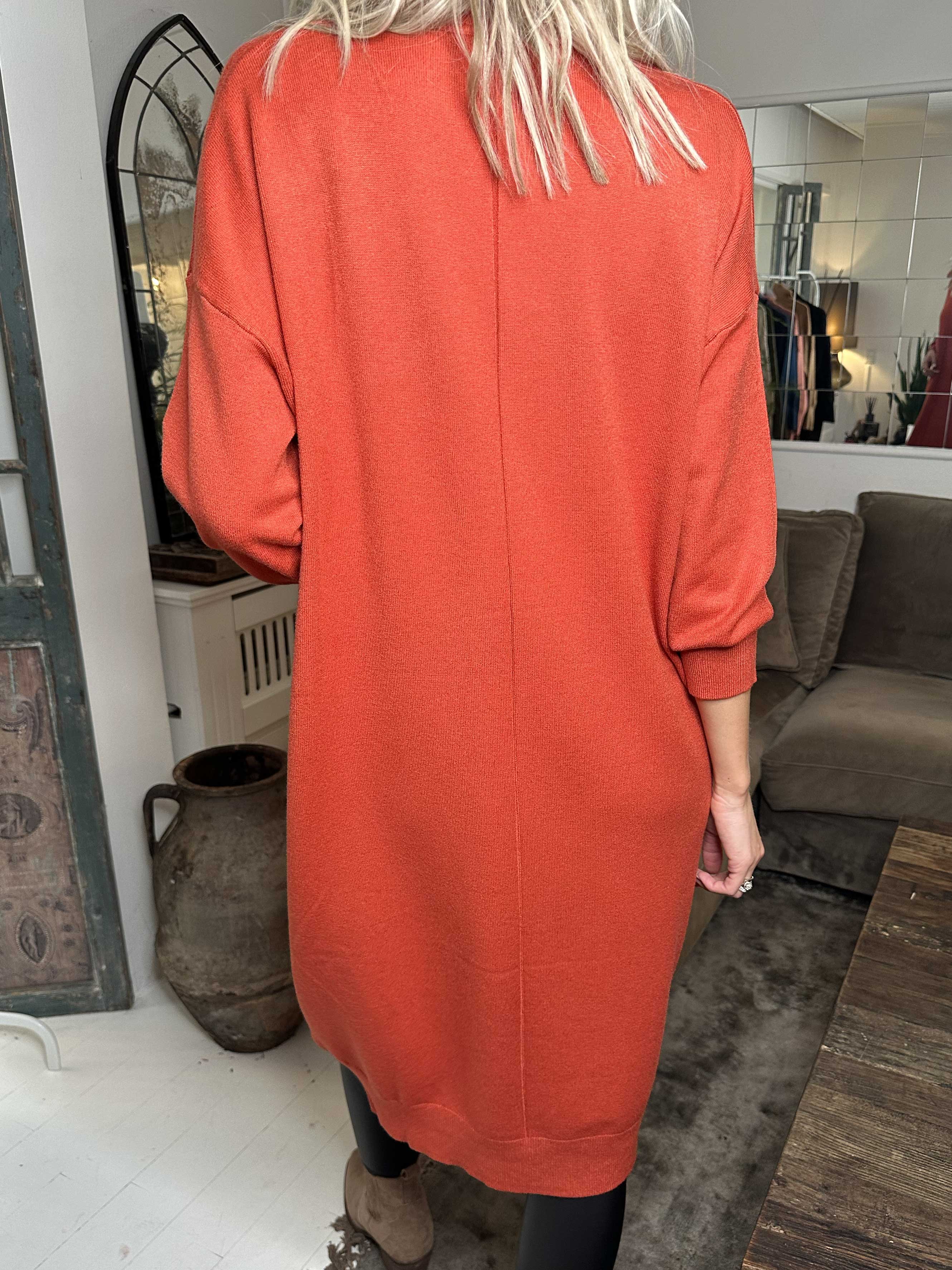 Maniya - Dejlig blød strikkjole med rullekrave